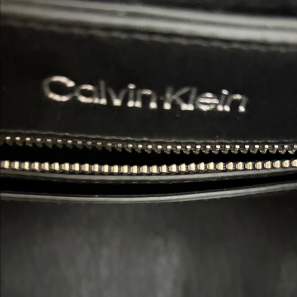 Calvin Klein Gabrianna color block crossbody! - Picture 5 of 5